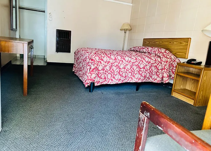 Clayton House Motel 2*