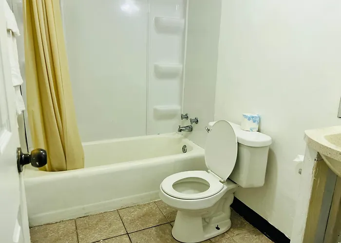 Clayton House Motel 2*