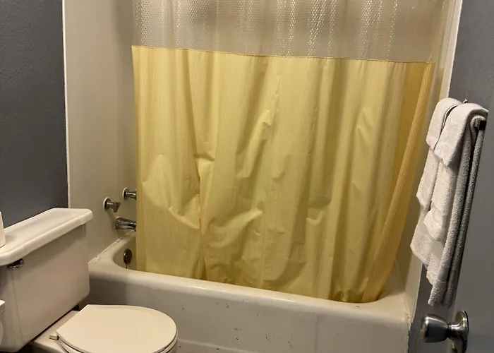 Clayton House Motel 2*