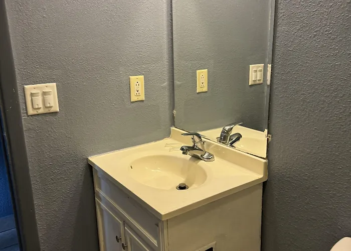Clayton House Motel 2*