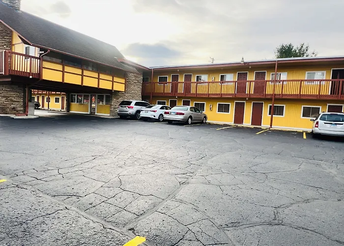 Clayton House Motel 2*